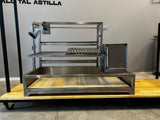 Parrilla argentina en acero inoxidable 108 cm, vista en tres cuartos desde el brasero
