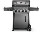 Asador a gas de cuatro quemadores con ruedas, ideal para parrilla y asados.