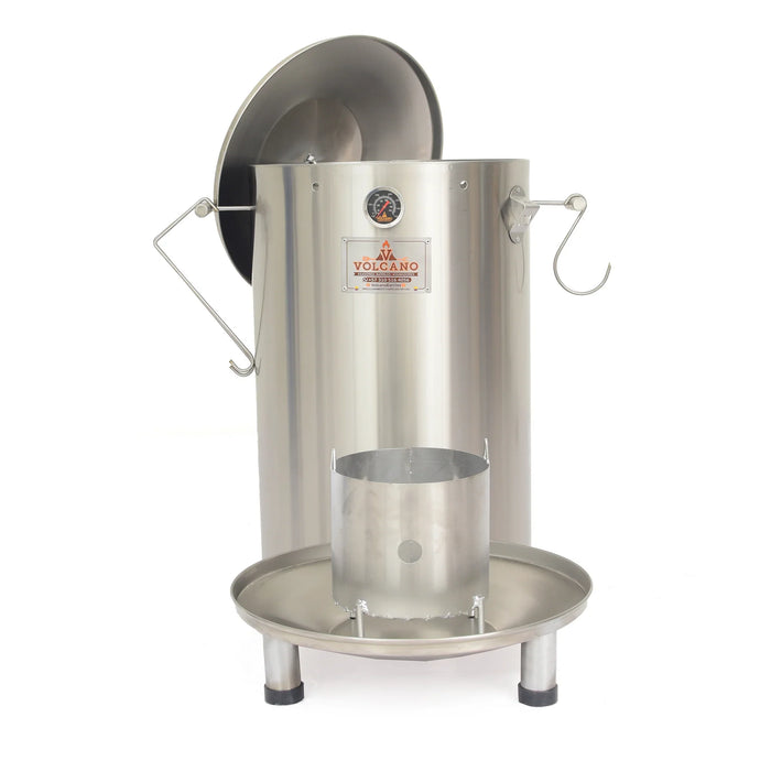 Hombre sostiene paquete de astillas de madera para ahumar, ideal para asados, parrilla y bbq