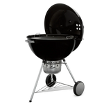 Asador a carbón grande color negro con tapa abierta, ideal para parrilla y BBQ