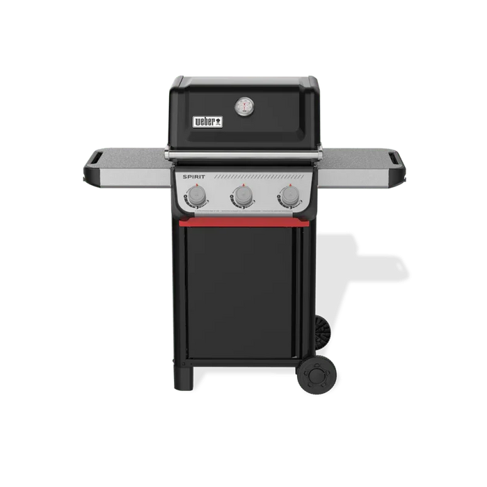 Hombre sostiene paquete de astillas de madera para ahumar, ideal para asados, parrilla y bbq